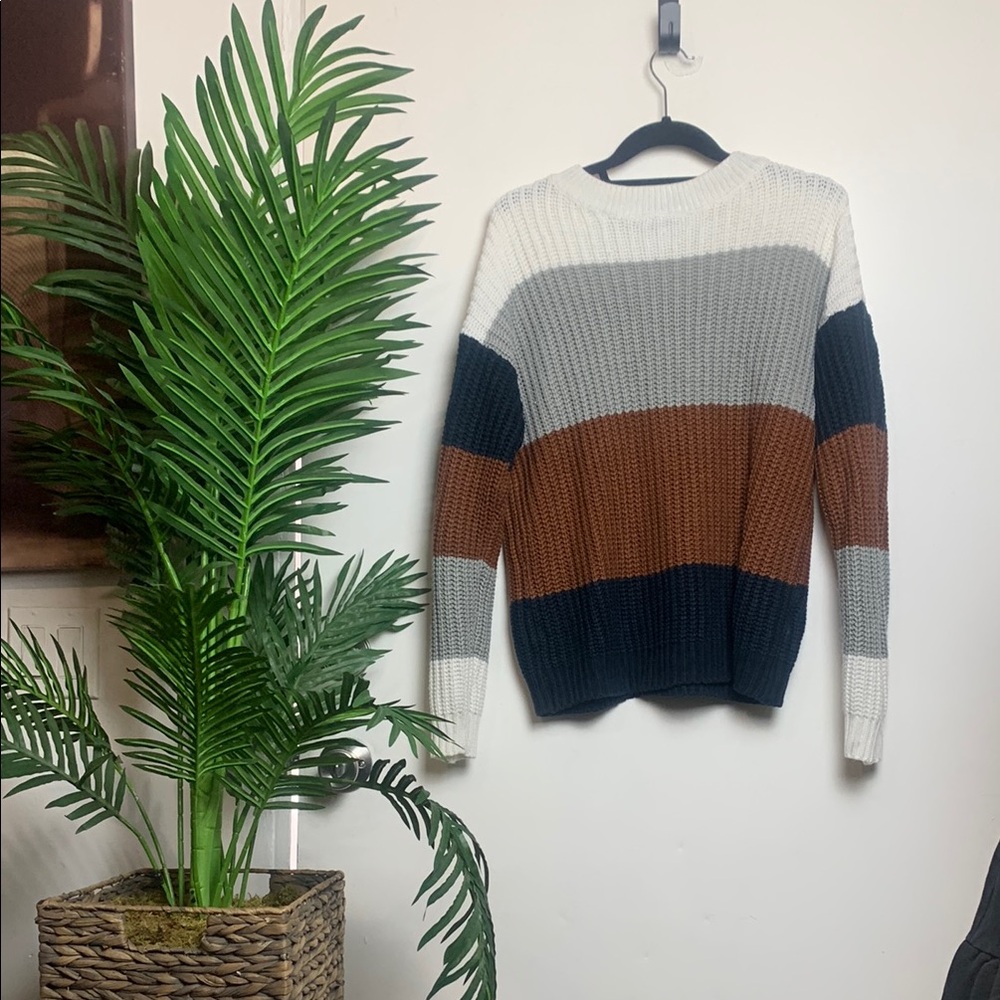 💋Cream and Gray Crewneck Sweater with Ribbed Knit💋